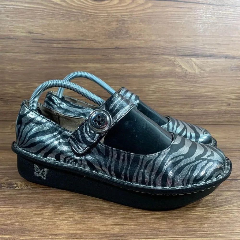 Alegria Paloma Silver Zebra Mary Jane Clogs Women’s Size 9 (39)